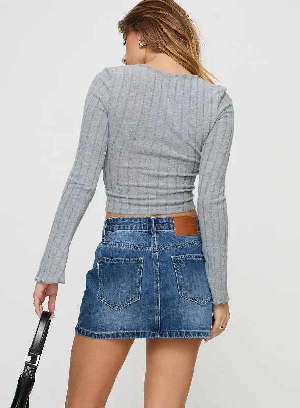 arrte-mid-rise-denim-mini-skirt-mid-wash