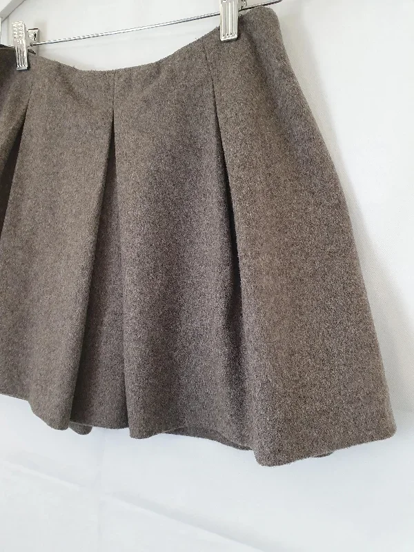 miu-miu-wool-pleated-skirt-size-14-b4-327-gy